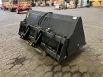 Sonarol SNR 2000/2/CYB high-trip bucket with Giant hitch 5