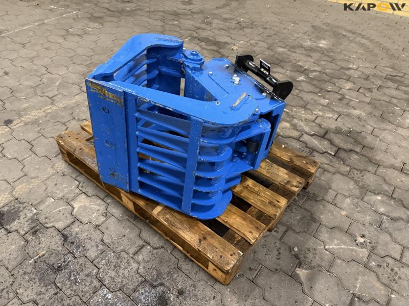 Sorting grab with Hydrema hitch 1