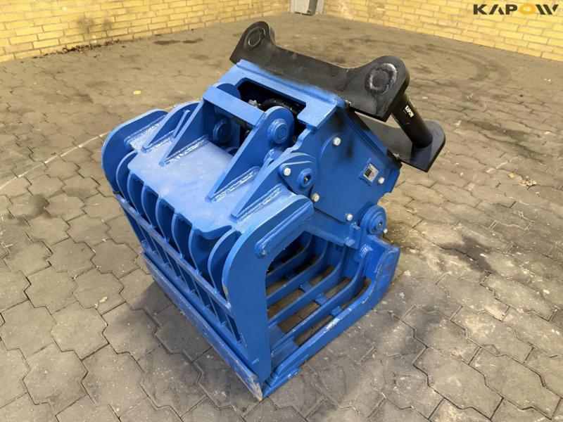 Sorting grab with S60 hitch - Kapow Online Auctions