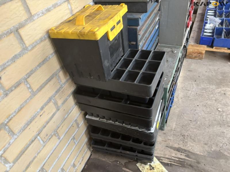 Assortment boxes with contents 5