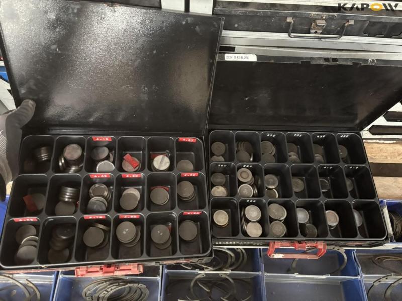 Assortment boxes with contents 42