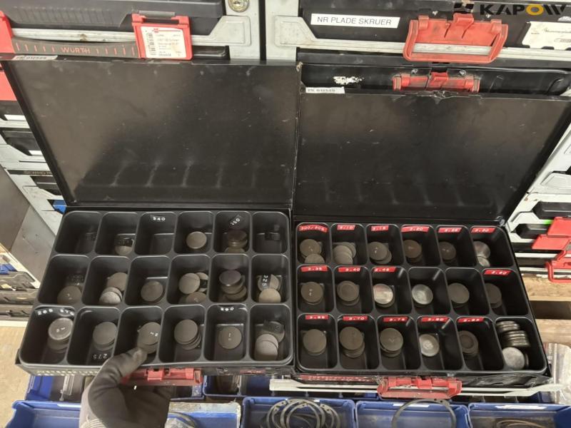 Assortment boxes with contents 43