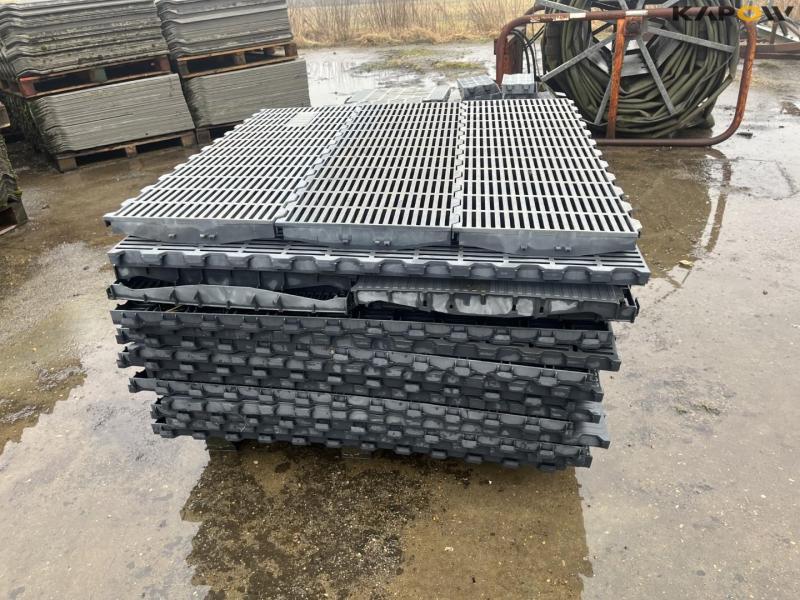 Plastic slats for piglets 4