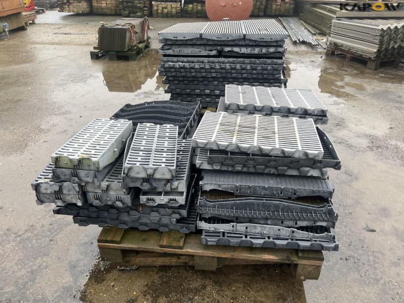 Plastic slats for piglets 8