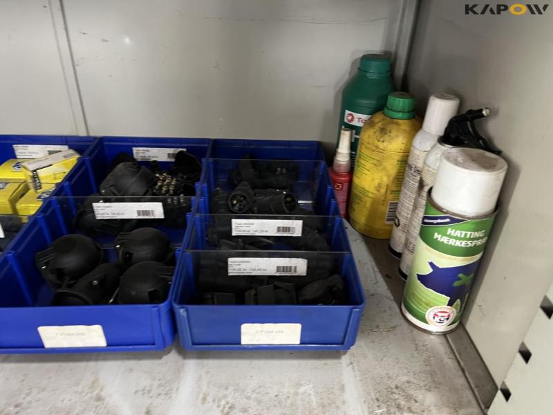 Spray cans and accessories 9