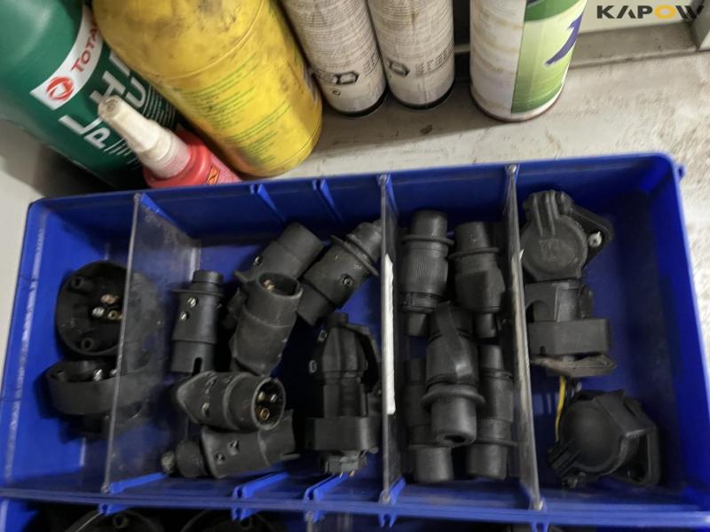 Spray cans and accessories 15