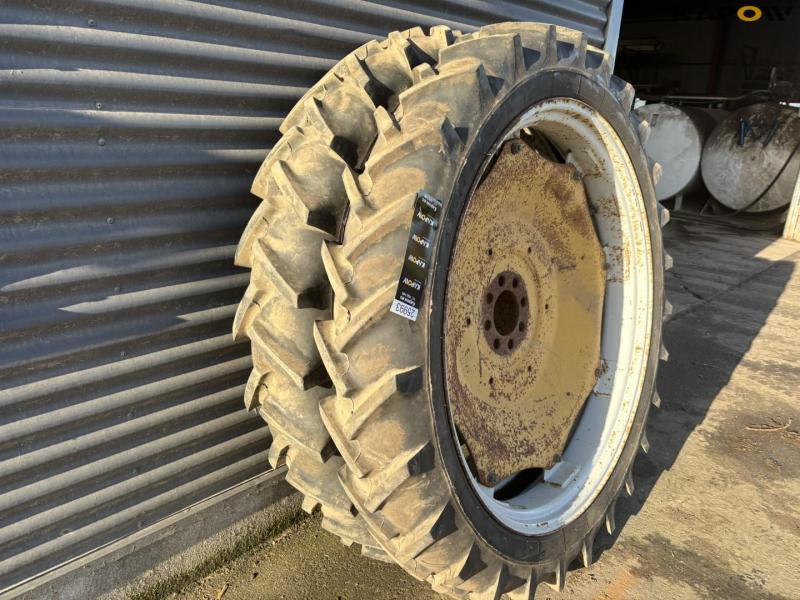 Sprayer wheel 9.5-44 3