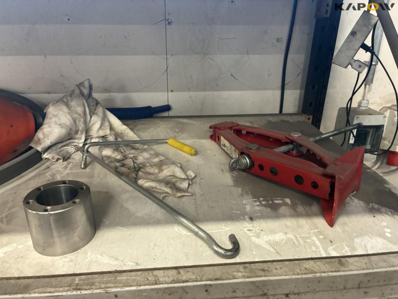 Steel shelf with contents 34