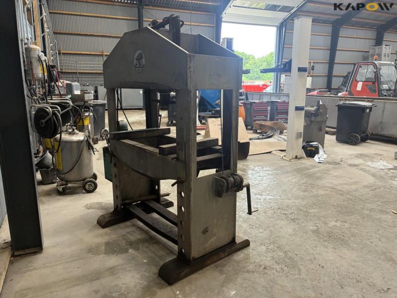 Stenhøj 100Ton presses 3