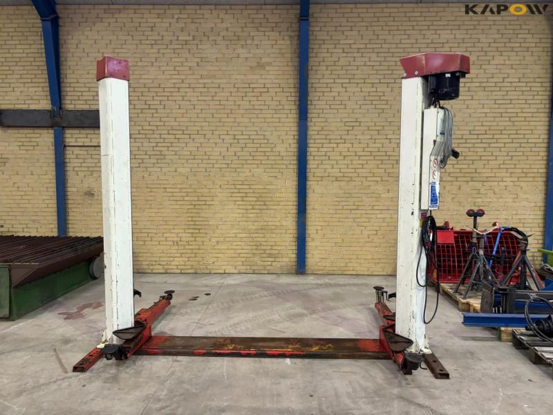 Stenhøj 2-post car lift 2