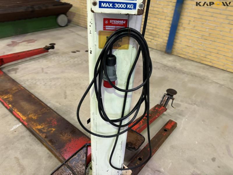 Stenhøj 2-post car lift 11