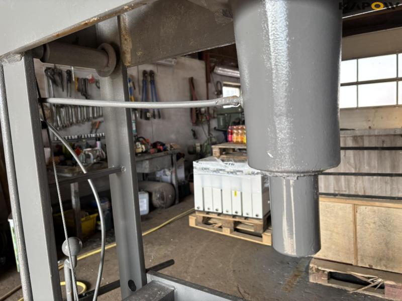 Stenhøj 40 ton presses 27