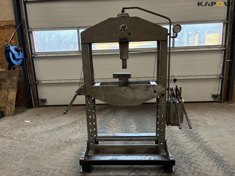 Stenhøj 40 ton presses 1