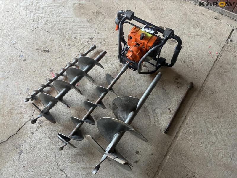 Stihl BT121 earth auger 1