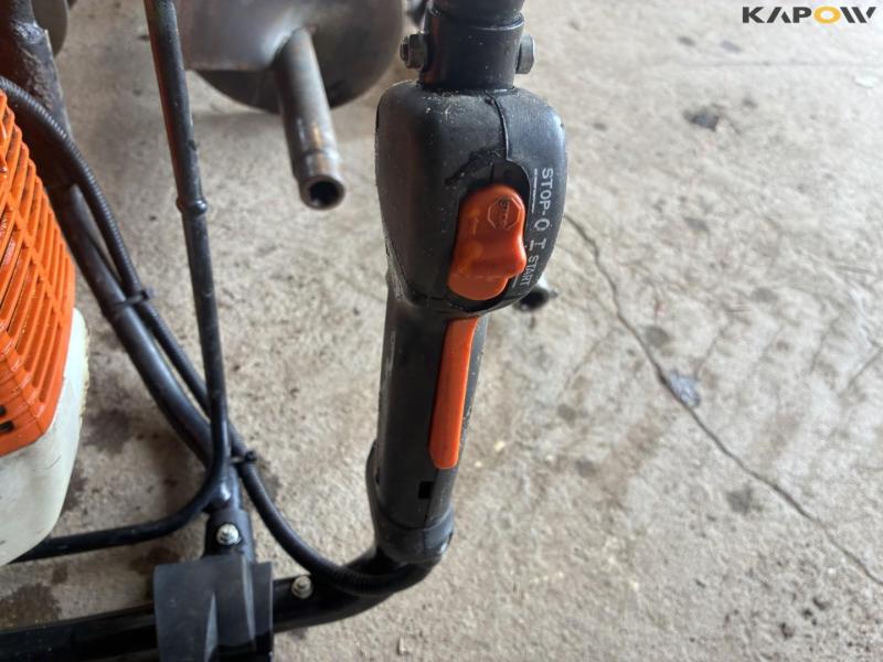 Stihl BT121 earth auger 7