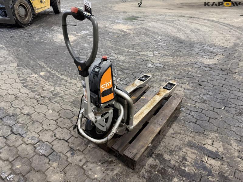 Still electric pallet truck 5