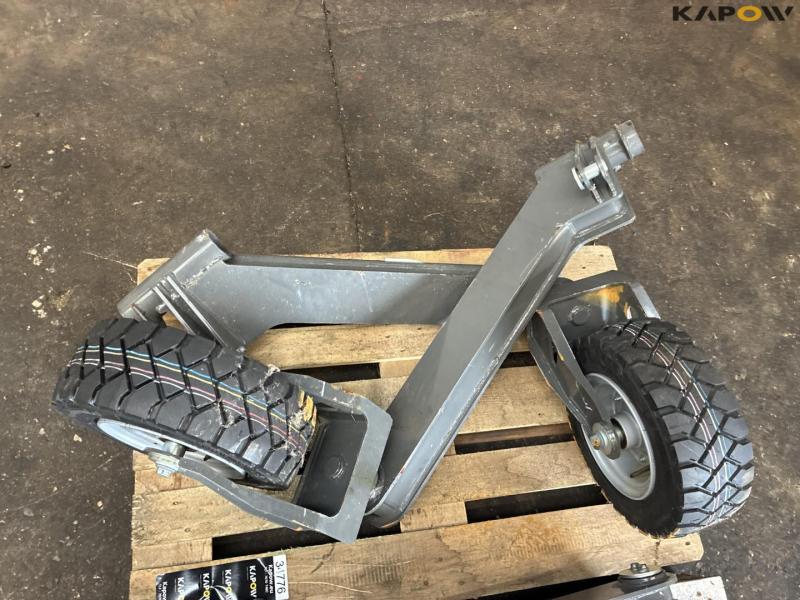 Support wheels 10
