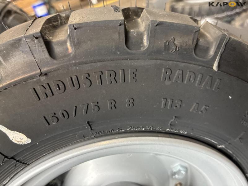 Support wheels 14