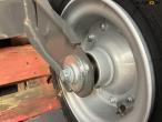 Support wheels 21