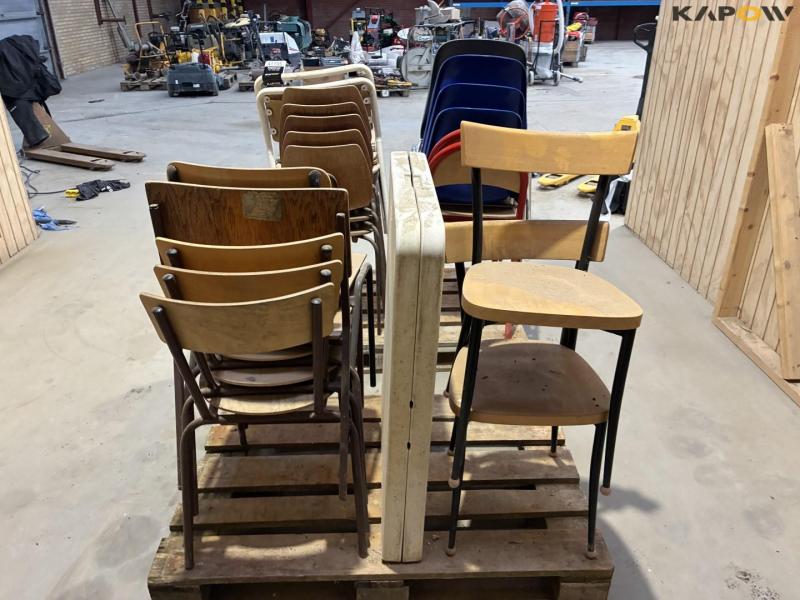 Chairs and a folding table 5