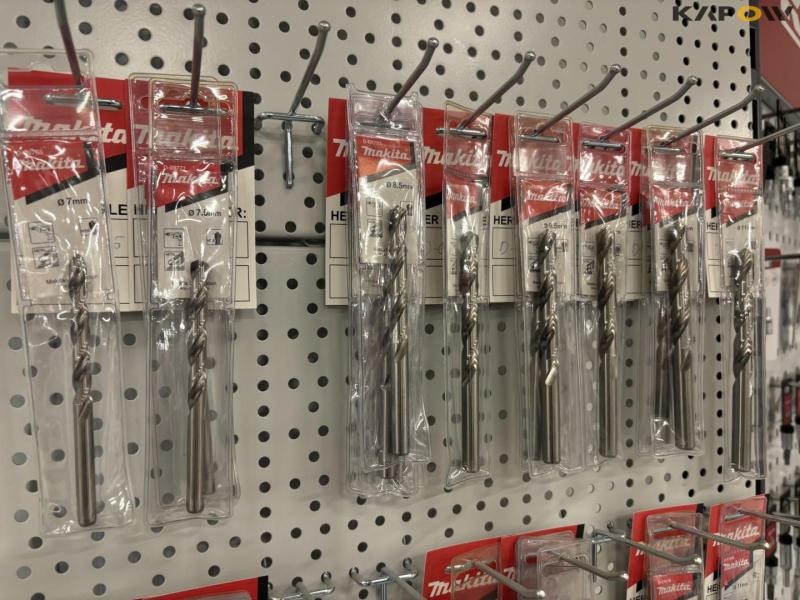 Large batch of drills, cutting discs and miscellaneous 6