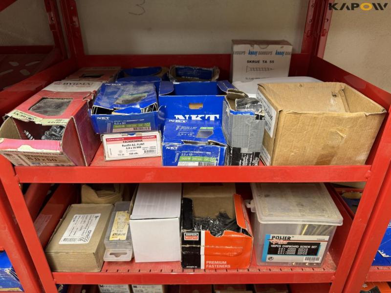 Large batch of screws 8