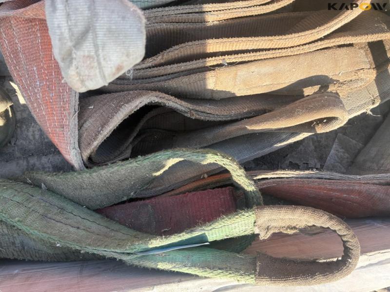 Straps and lashing 17