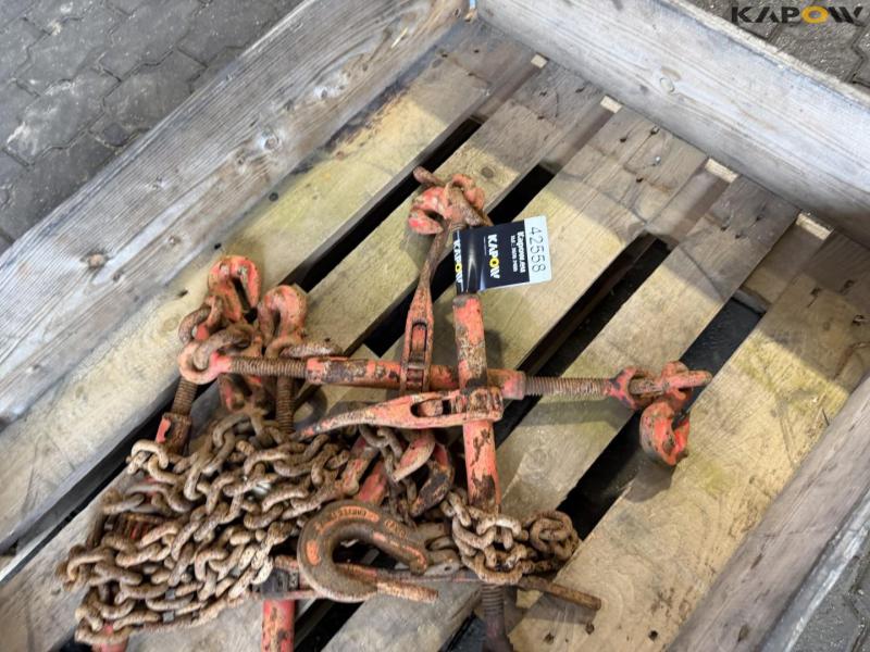 Lashing chains 11