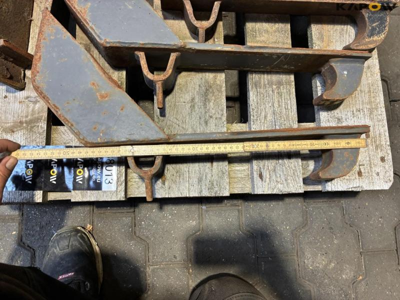 Welding brackets for quick change 5