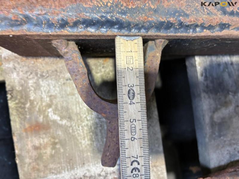 Welding brackets for quick change 9