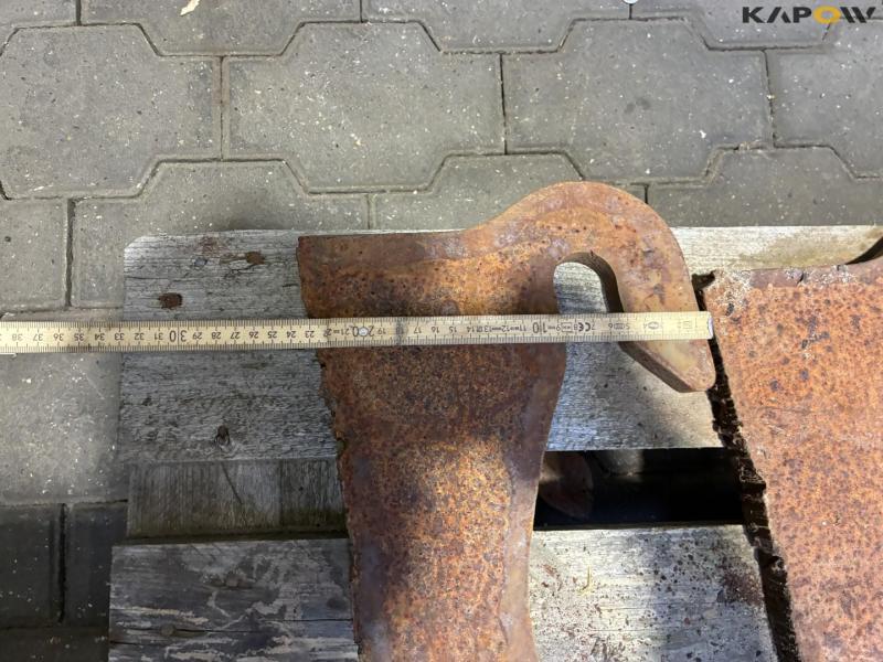 Welding brackets for quick change 15