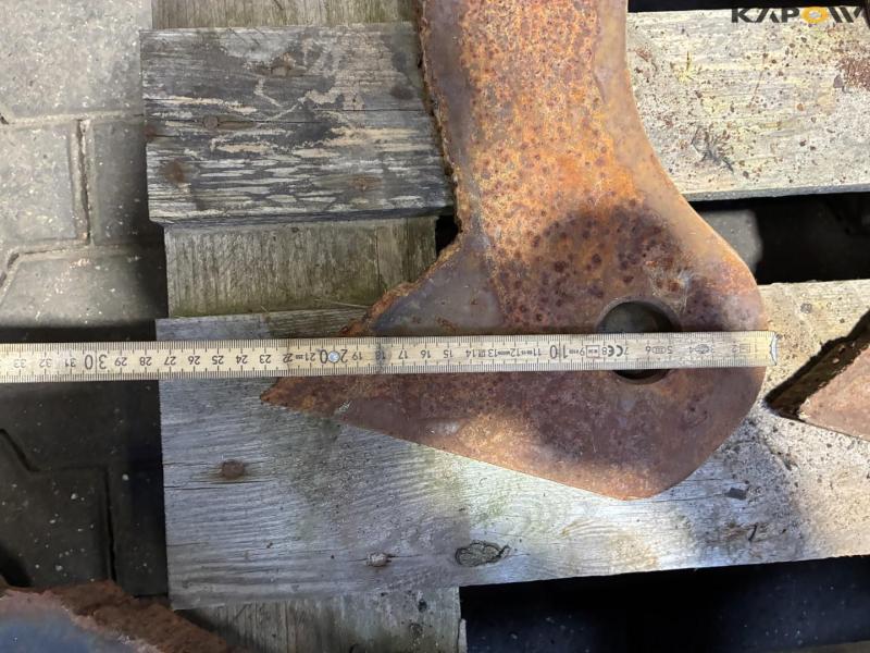 Welding brackets for quick change 16