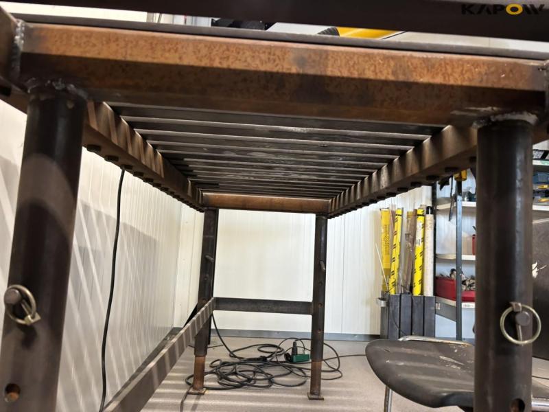 Welding table with light 9