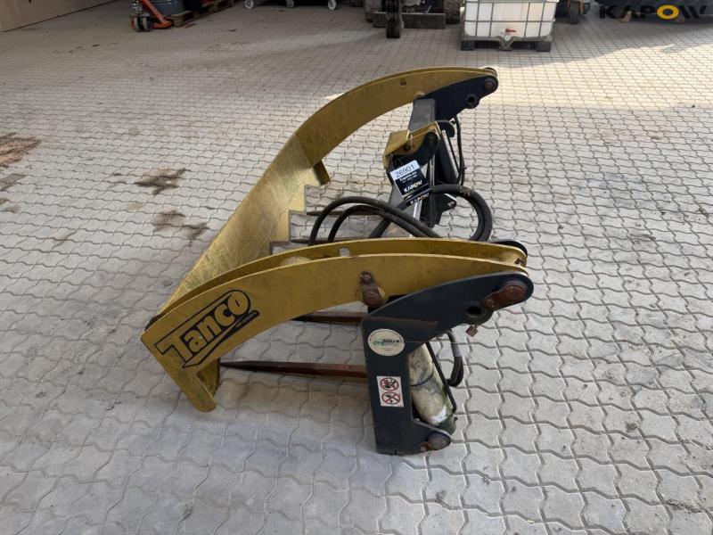 Tanco bale grab with Euro hitch 8