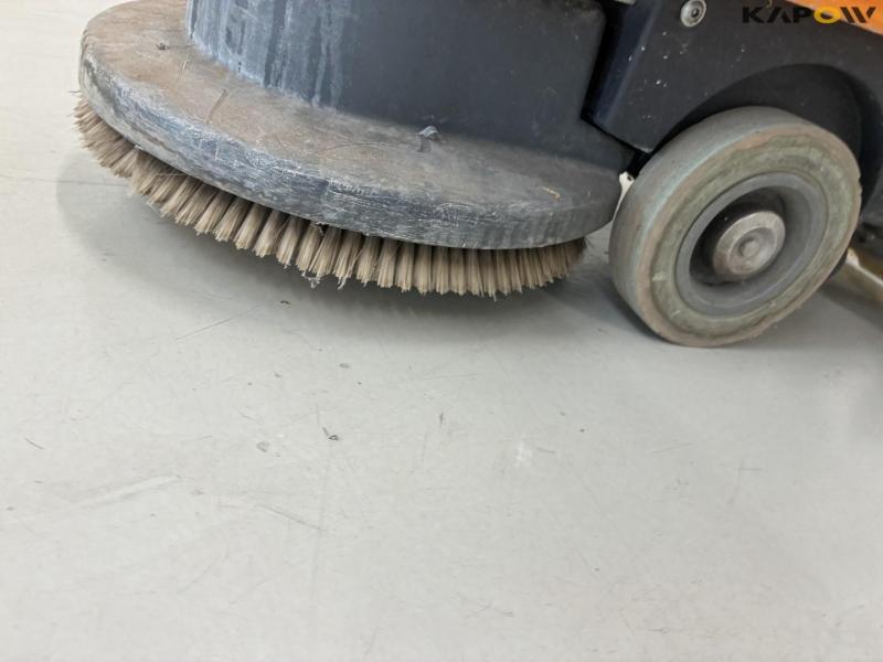 Taski swingo 750B floor scrubber 17