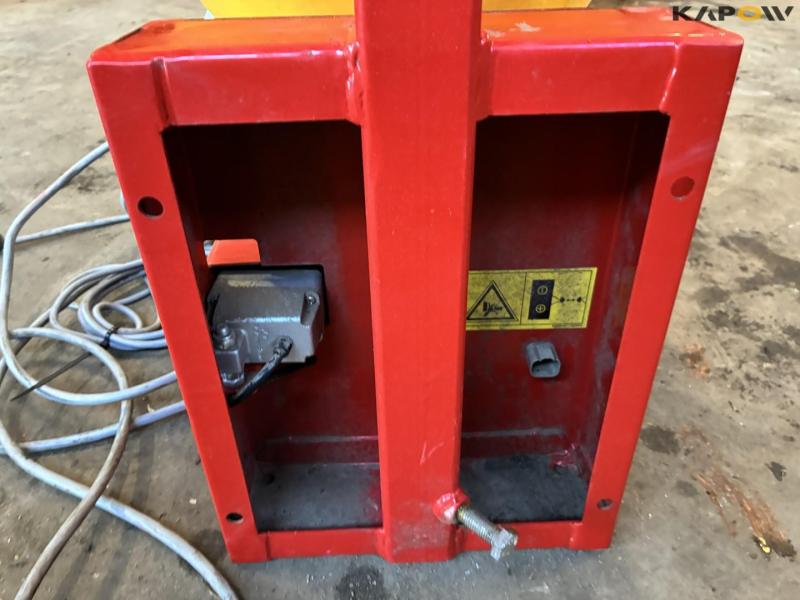 Technik-Plus spreads 12