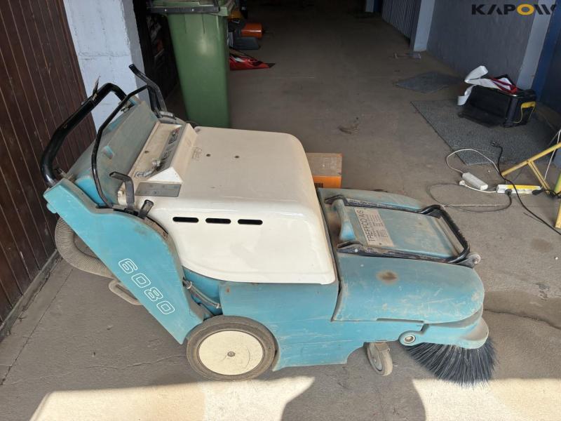 Tennant 6080 sweeper with collector 3