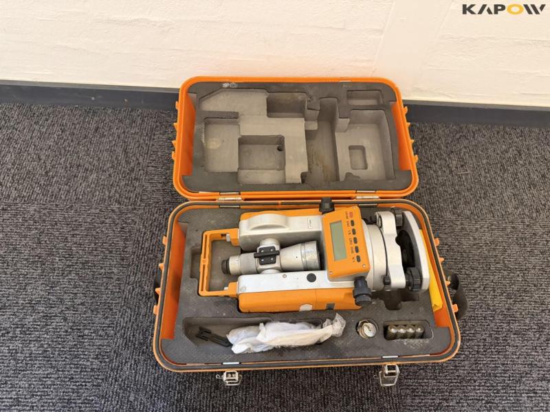 Theis DT5 digital theodolite 17