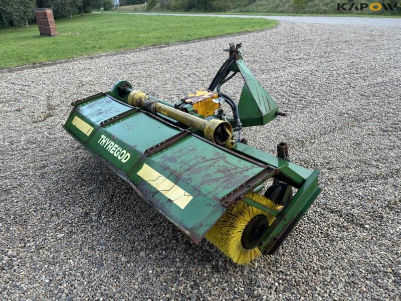 Thyregod sweeper with 3-point hitch 5