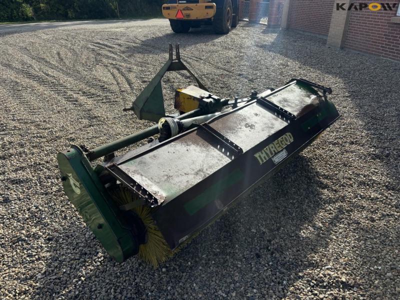Thyregod sweeper with 3-point hitch 7