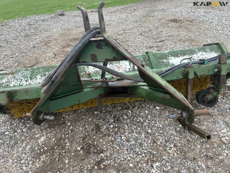 Thyregod hydraulic broom 5