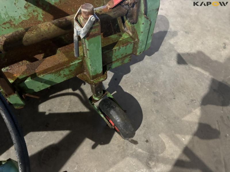 Thyregod broom with 3-point hitch 12