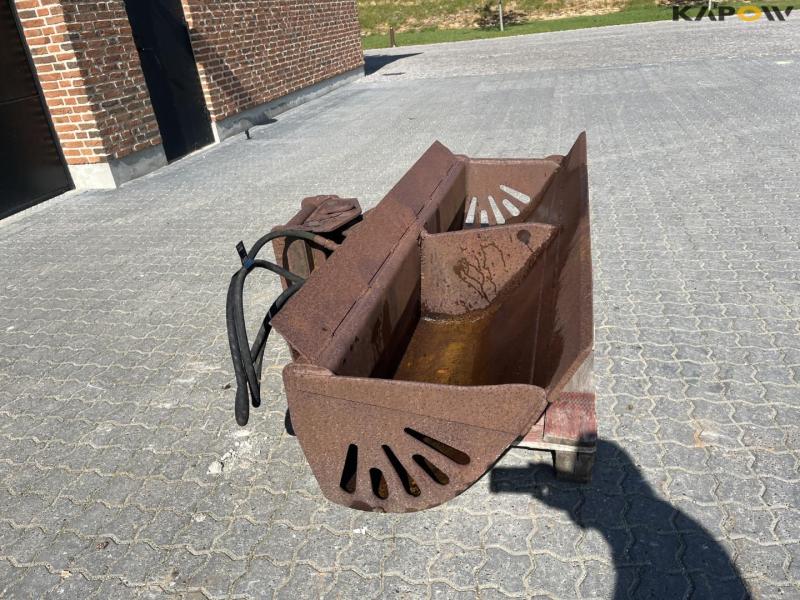 Tilt bucket with Hydrema hitch 4