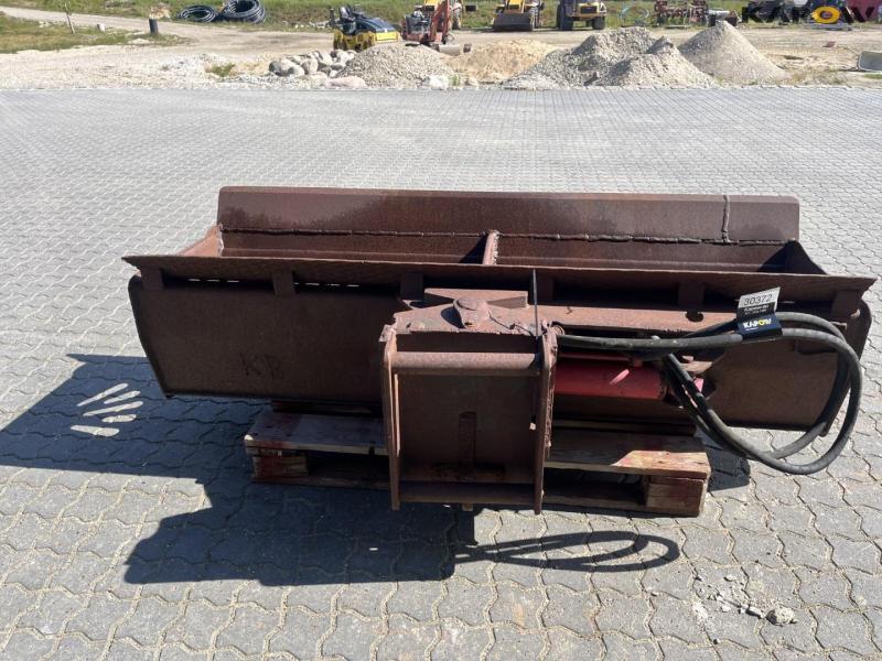Tilt bucket with Hydrema hitch 6