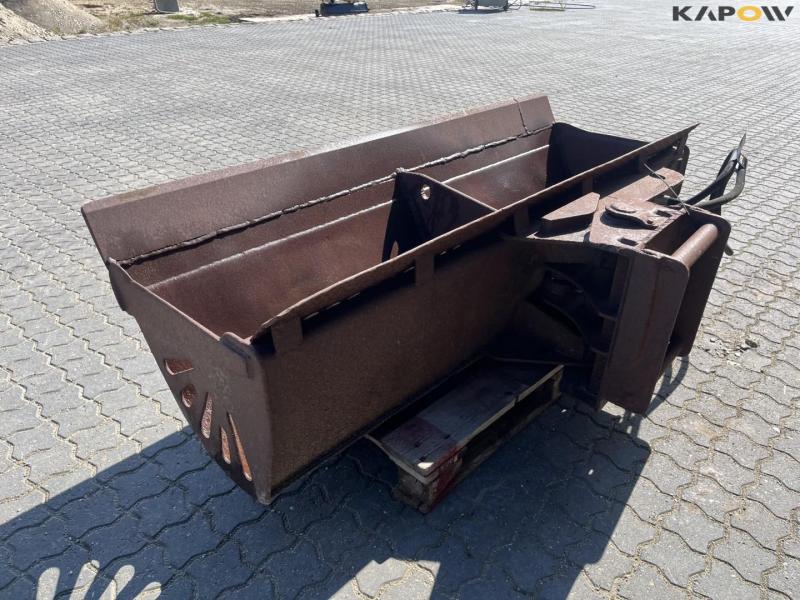 Tilt bucket with Hydrema hitch 7