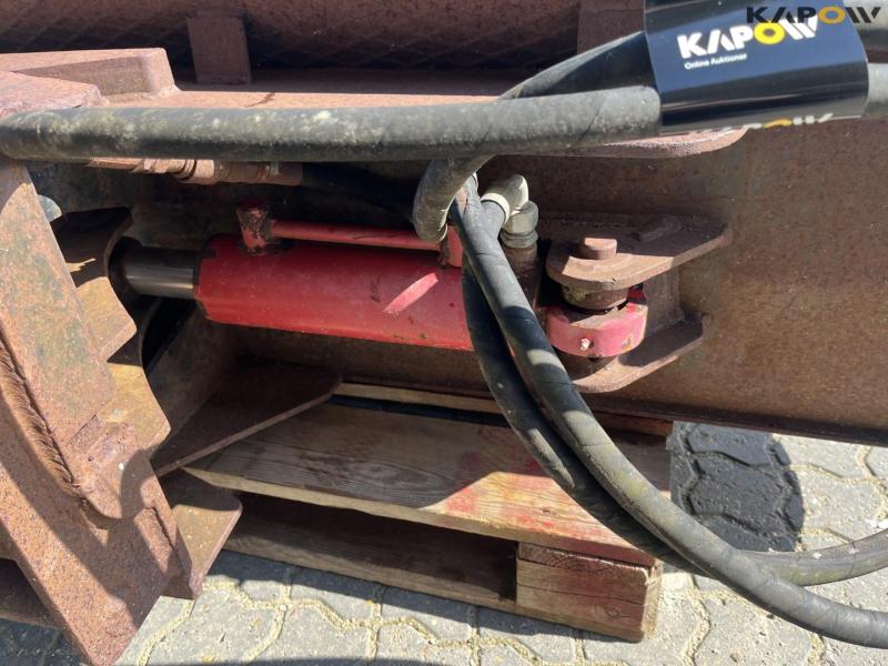 Tilt bucket with Hydrema hitch 13