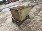 Tipping container for pallet forks 5