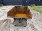 Tipping container for pallet forks 2