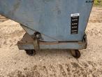 Tipping container for pallet forks 9
