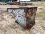 Tipping container for pallet forks 7
